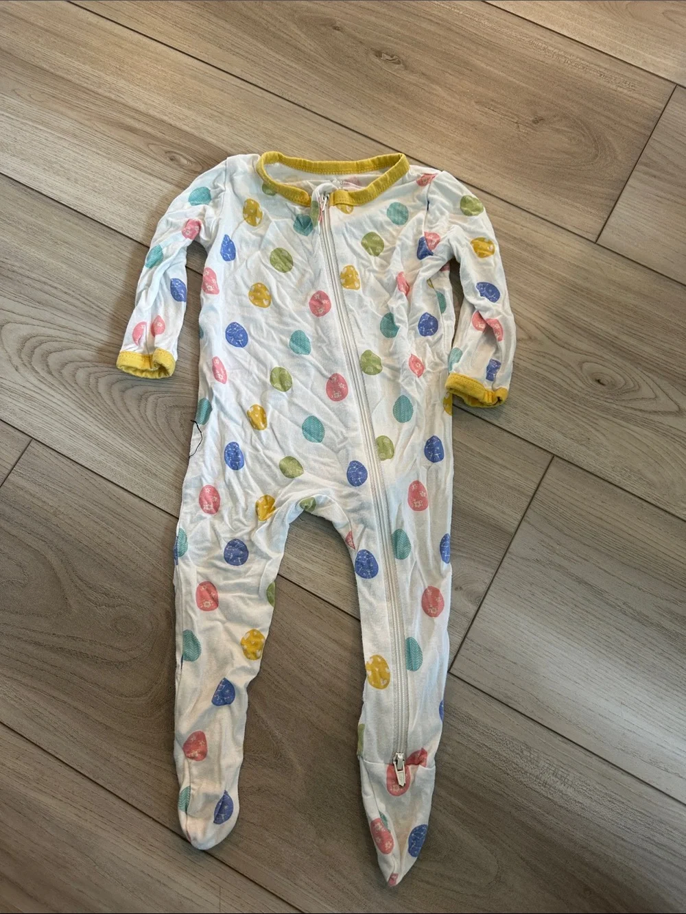 Kyte BABY White Footed Pajamas with Multicolor Dot Print and Yellow Trim